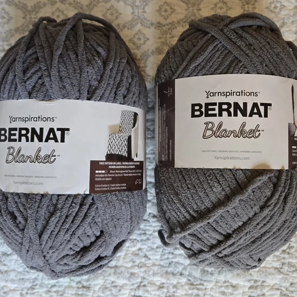 Bernat Blanket Yarn - Dark Gray 10.5 Oz Ea Skein - Picture 9 of 9